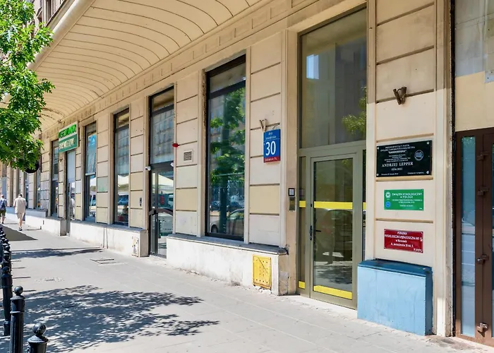 Jess Inn Hostel Rondo Charles De Gaulle