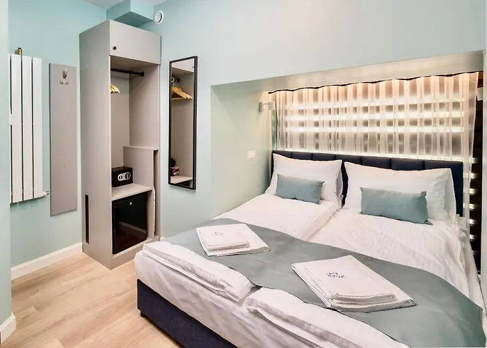 Jess Inn Hostel Rondo Charles De Gaulle