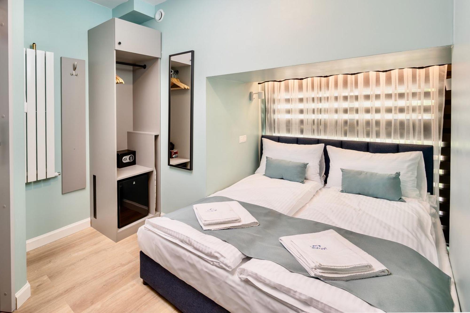 Jess Rondo Charles De Gaulle Hostel Warsaw