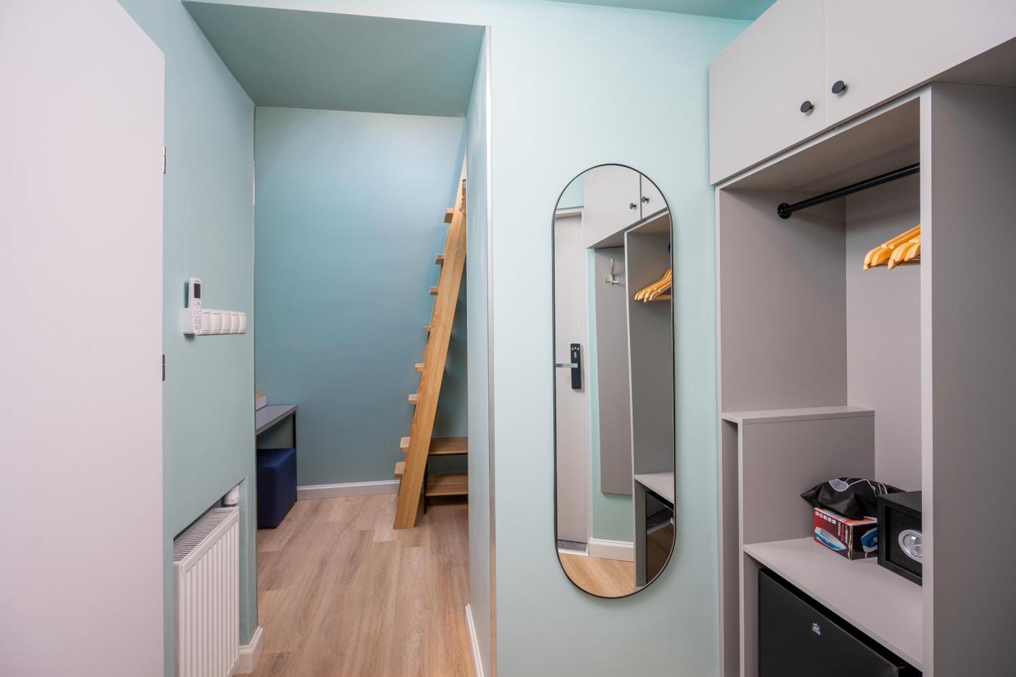 Jess Rondo Charles De Gaulle Hostel